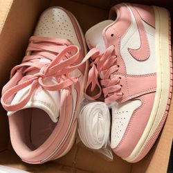 Woman’s 7.5 Jordan 1