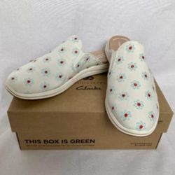 Clarks Womens Size 9.5 Cloudstepper Breeze Shore Beige  Casual Slip-On Mules Shoes