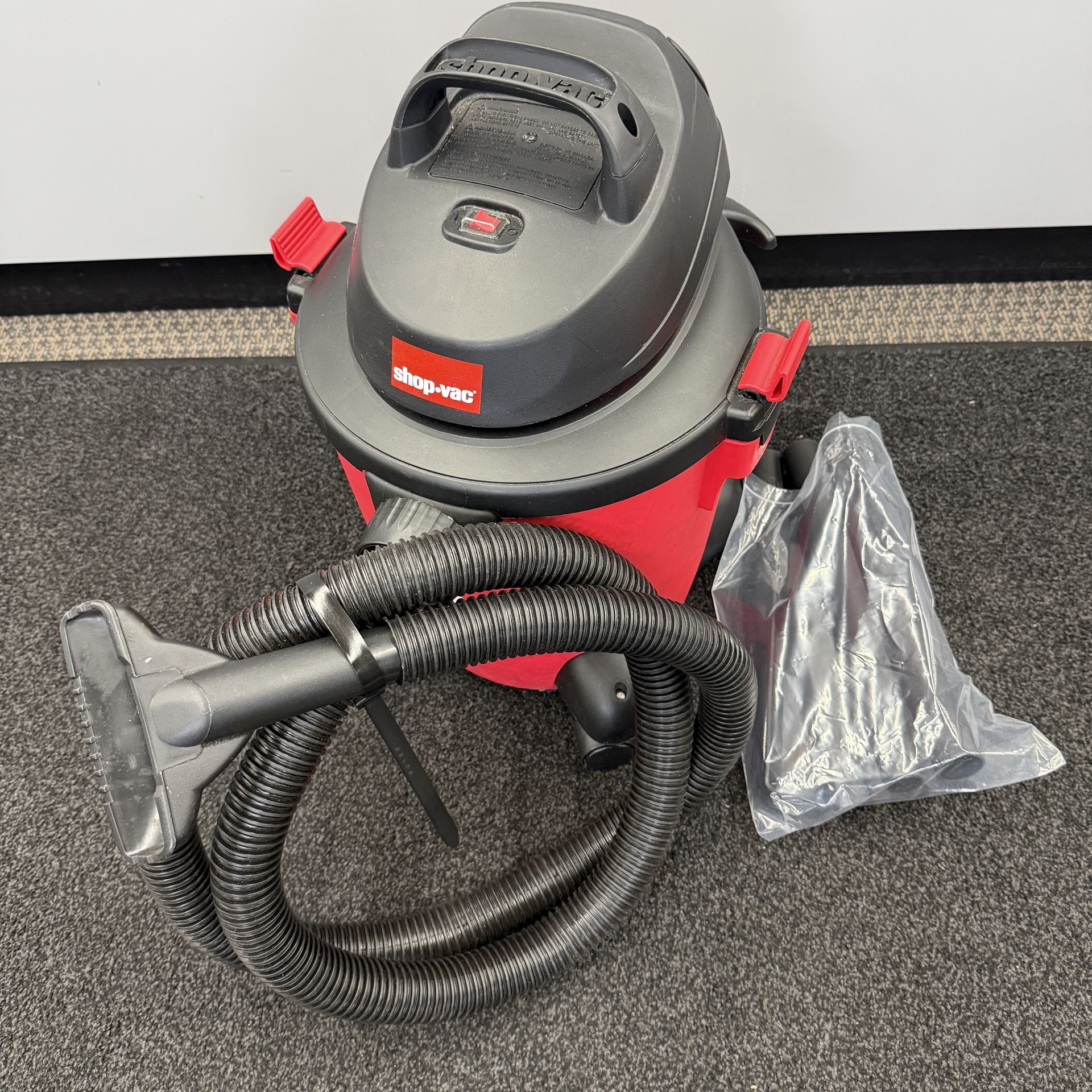 Shop-Vac 5 Gallon 2.0HP Wet/Dry Vacuum w/Attachments