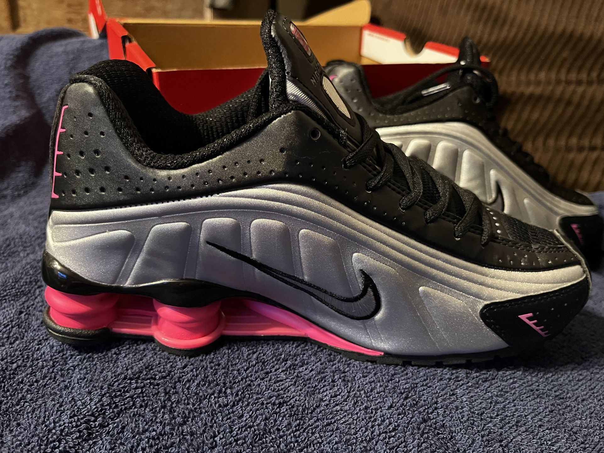 Nike Shox R4 Silver Hot Pink and Black