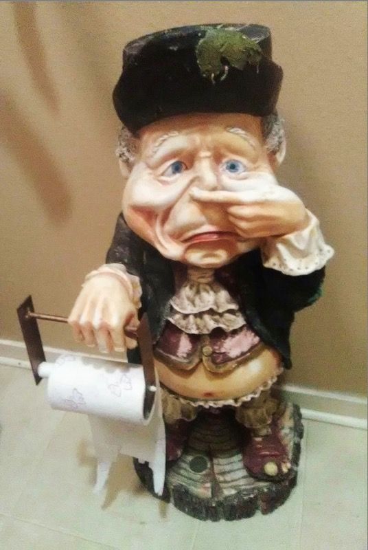 **LEPRECHAUN TOILET PAPER HOLDER**