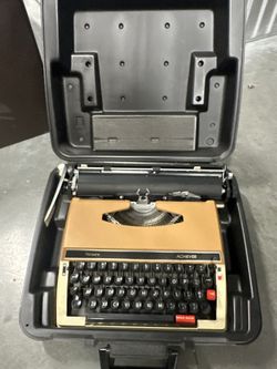 Sears Achiever Portable Typewriter with Case
