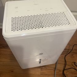 GE-22 pt. Dehumidifier with Smart Dry