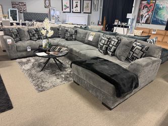 Oversized customized sectional! Easy financing available! $49 down! 😍💙🎉
