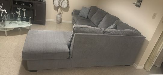 Hermoso sectional gray Used- like new!
