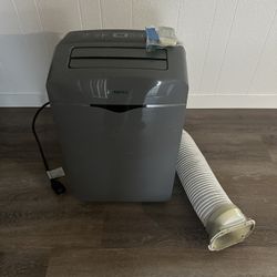 Hisense Portable Air Conditioner with dual hose and window cover piece. Cooling-10000 Input cooling power-1160W Size: L-26" W-16 1/2" $130 OBO.