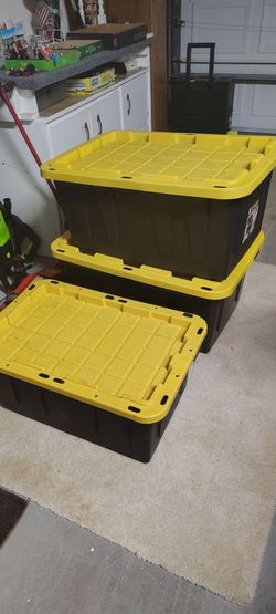 Heavy Duty Plastic Storage Totes with Lids. (3)