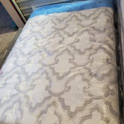 Like New King Size Serta Mattress 