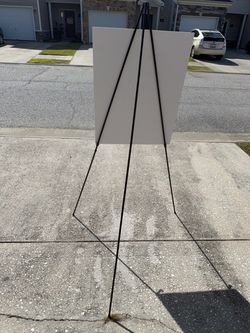Black Metal Tripod Display Easel