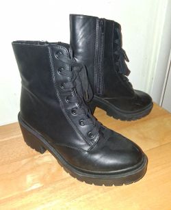 ladies size 8 black zipper and lace up boots $15 FIRM