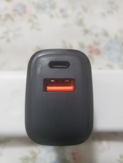 Fast Charging Wall Dual And Single Charger Adapters for Typte C and USB Cable.
