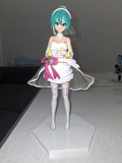 Hatsune Miku Wedding Figure