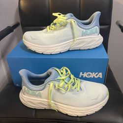 Hoka Arahi 7/ Size 6B Women’s $95