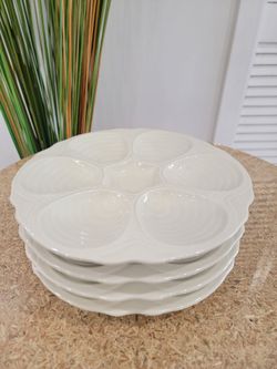 Set of four vintage white ceramic plates for fresh oysters or half-shell seafood (Hall model 1151, 10.5"), featuring six shell-shaped sections and a c