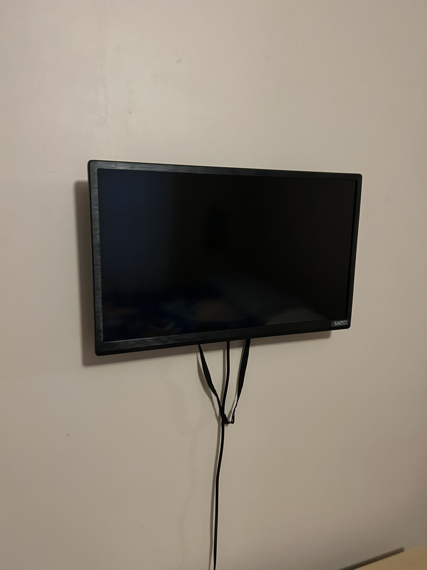 Vizio 21-Inch TV + Wall Bracket Included