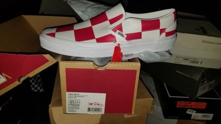 BRAND NEW VANS MEN SIZE 9 ASKING FOR$50 BUT TAKING OFFERS