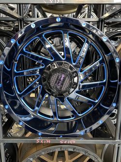 5-lug 20" rims for classic full-size trucks & SUVs ​Vehicle Fitment: Rescue your classic ride from looking stuck in 1995. Get the bold, custom wheel s