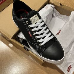 Levi’s Canvas Shoes 9.5