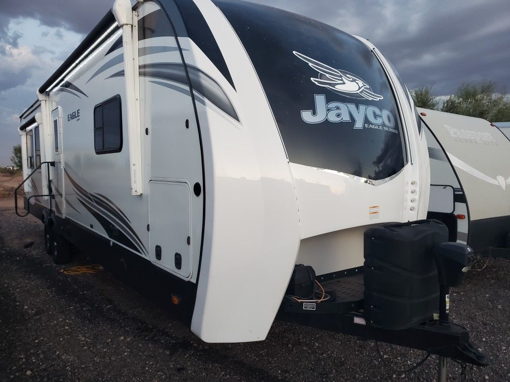 2021 Jayco Eagle 37 ft luxury livable 3 slides king trailer spacious