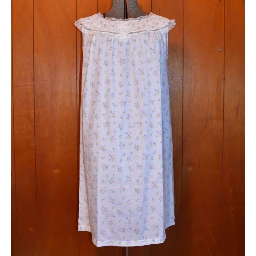 Vintage Barbizon Batiste Sleeveless White Floral Nightgown Lace Pleated
Made in USA