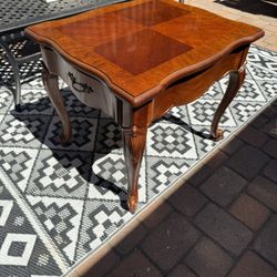 Vintage Thomasville Solid Wood End Table – Excellent Condition