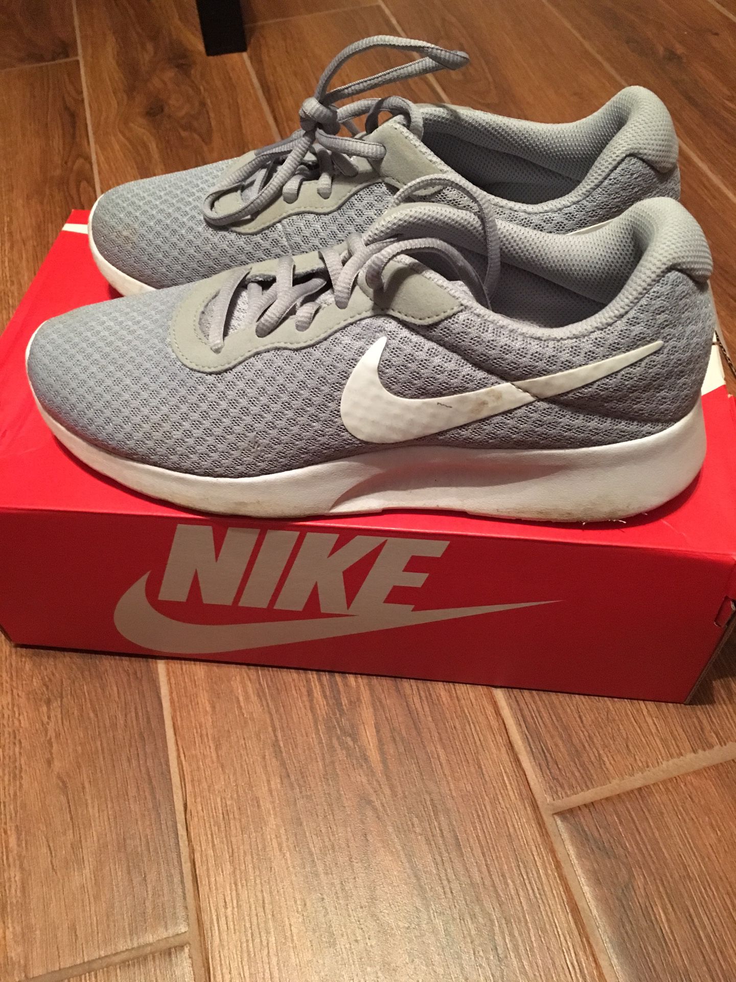 Nike shoes only use twice for sale size 7