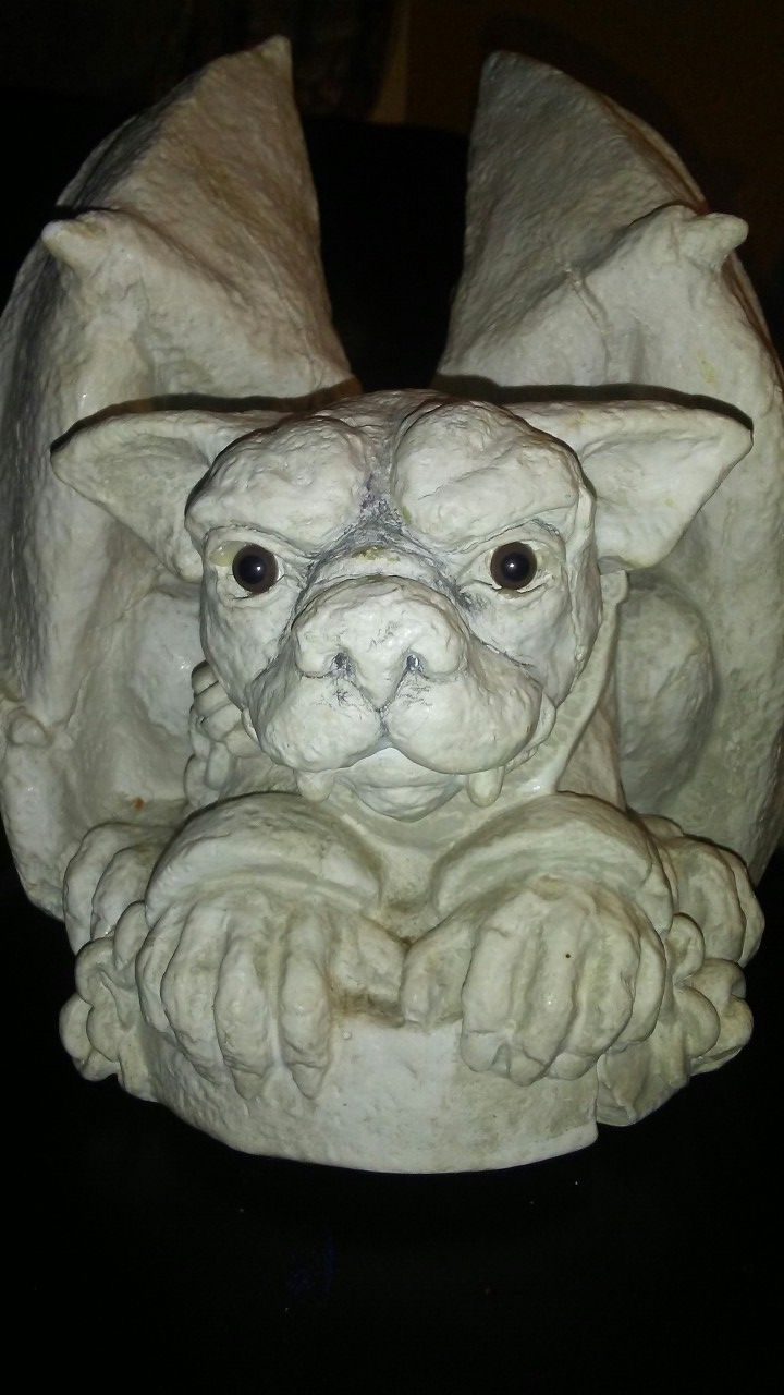 1993 universal statuary gargoyle staue