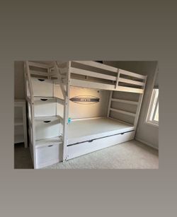 Bunk bed with trundle pullout