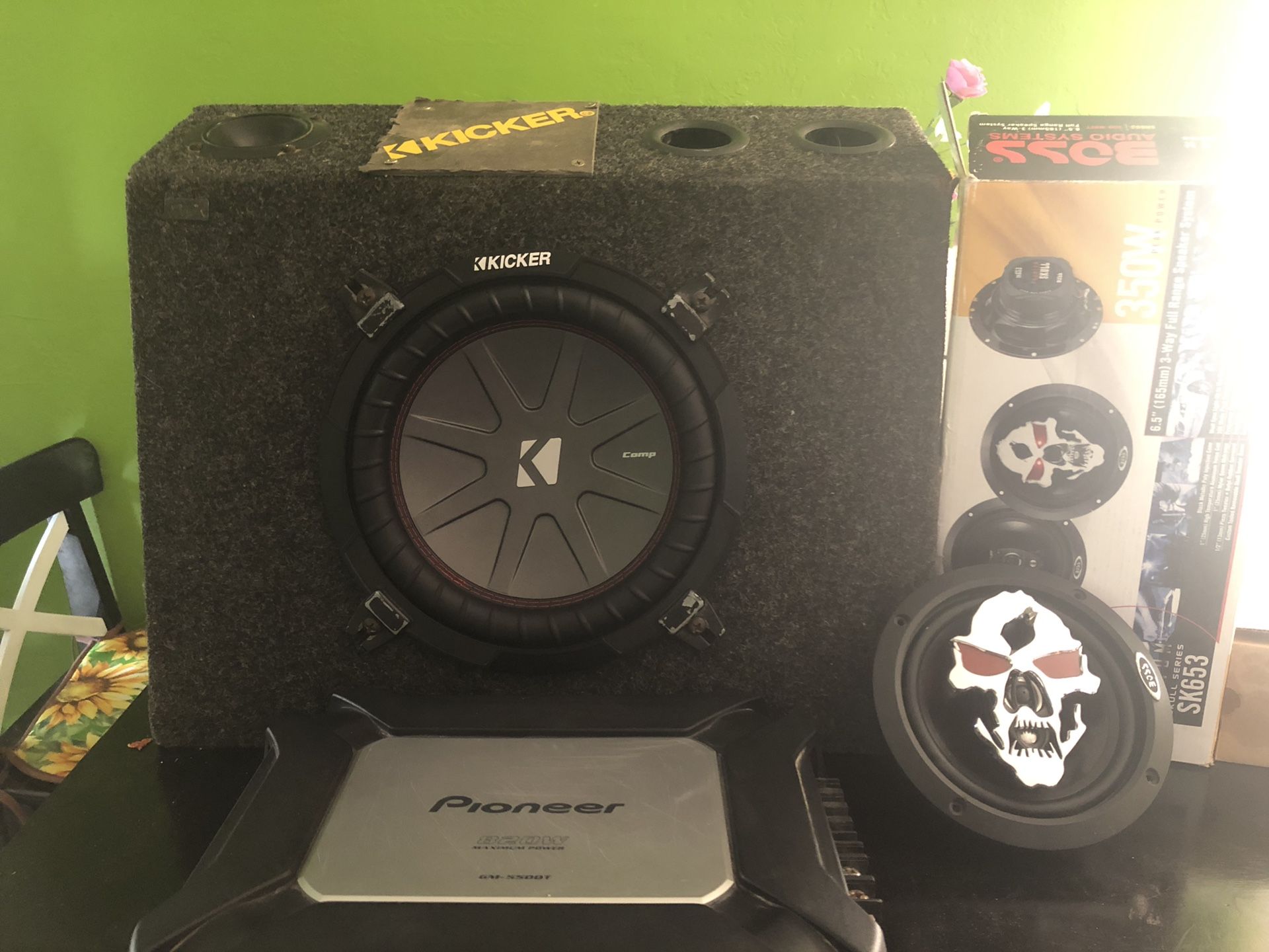 820w pioneer amplifier, boss audio speaker, 10 inch subwoofer