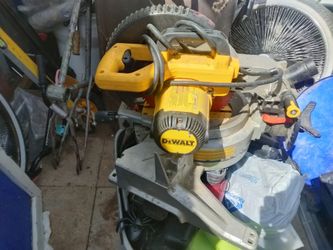 DeWalt compound saw