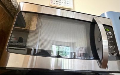Hamilton Beach 1.1 Cu. Ft. Stainless Steel Microwave (Vegetarian Household)