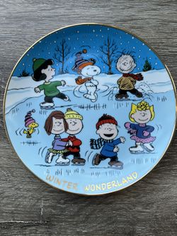 Danbury Mint Peanuts Magical Moments "Winter Wonderland" collector plate. 