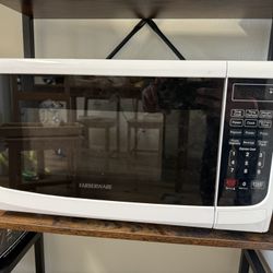 700 Watt Microwave 