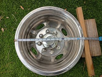 Dually hubcap