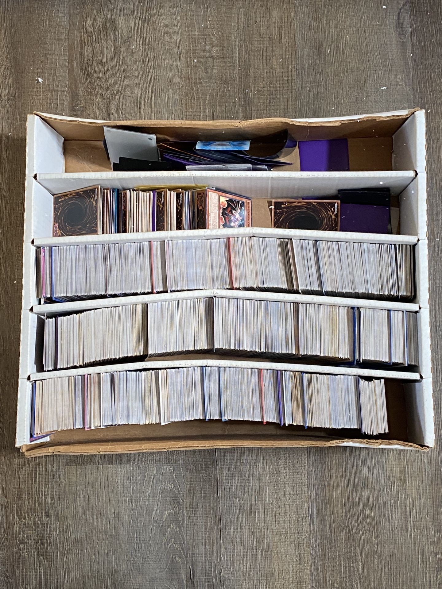 Over 1000 yu gi oh Cards Lot