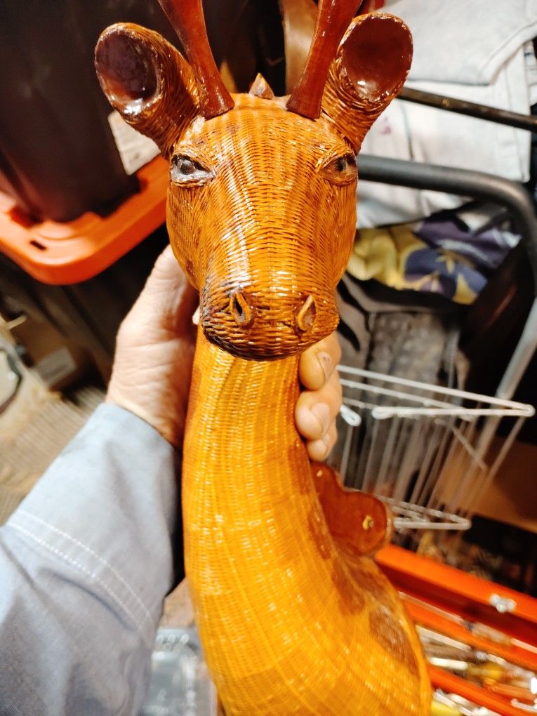 Giraffe Vintage Wicker Wall Mount