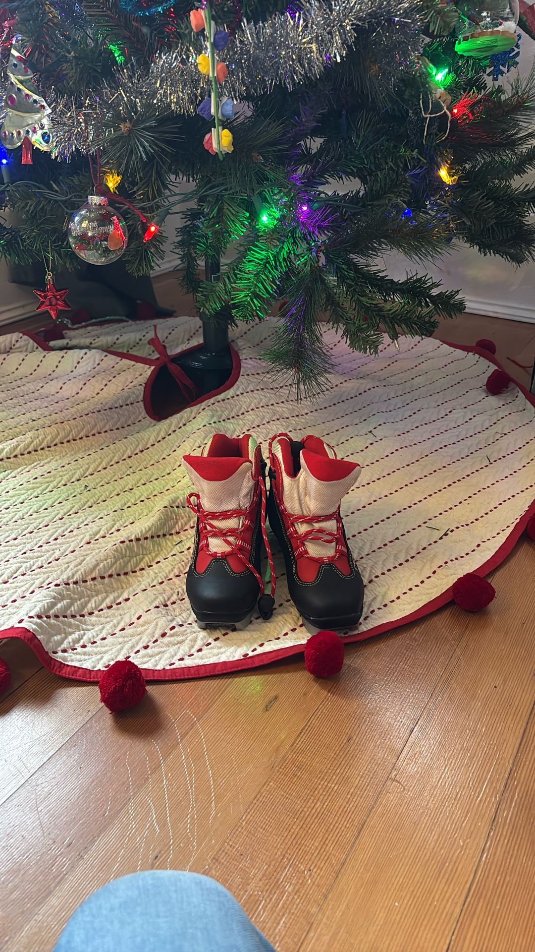 Rossignol X-1 Jr 31 cross country ski boots NNN binding only used twice