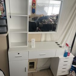 White Vanity With Mirror
