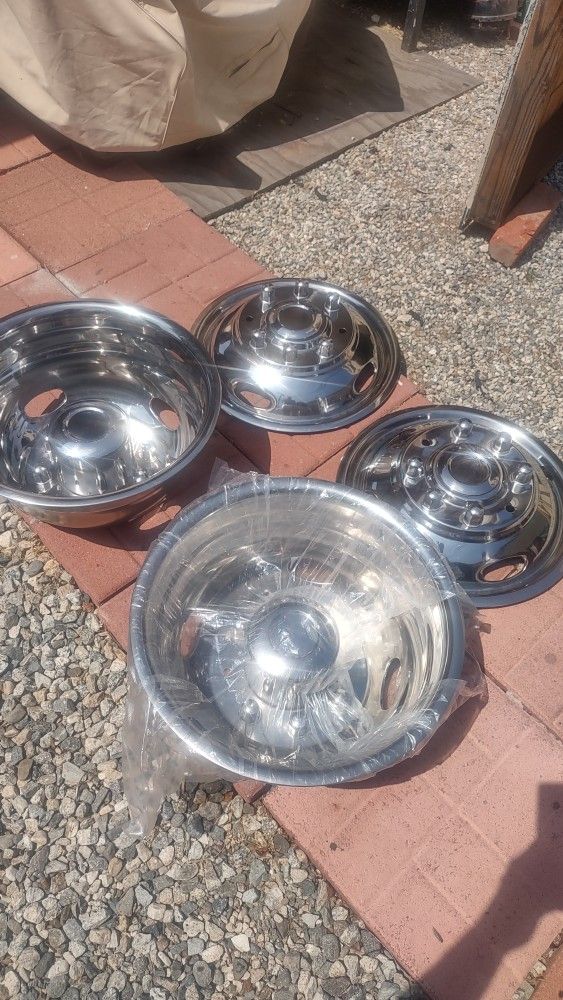 RV hub caps 17"