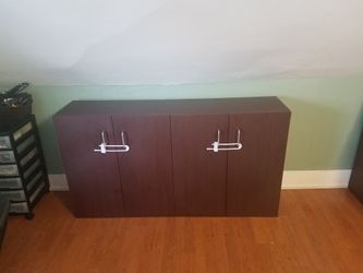 I sell two cabinets in good condition for $ 150 because of the sale because I want to buy. in Lowell Massachusetts. payment only in cash