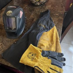 LINCOLN ELECTRIC WELDING HELMET 3350 SERIES - Includes Welding Gloves And Jacket  