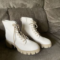 white/ivory Boots!  Great Tread.  Never Worn. 