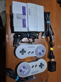NITENDO SUPER NES// GAMES SYSTEM  CONTROL DECK Clv - 201 // BUNDLE WITH 2 CONTROLLERS