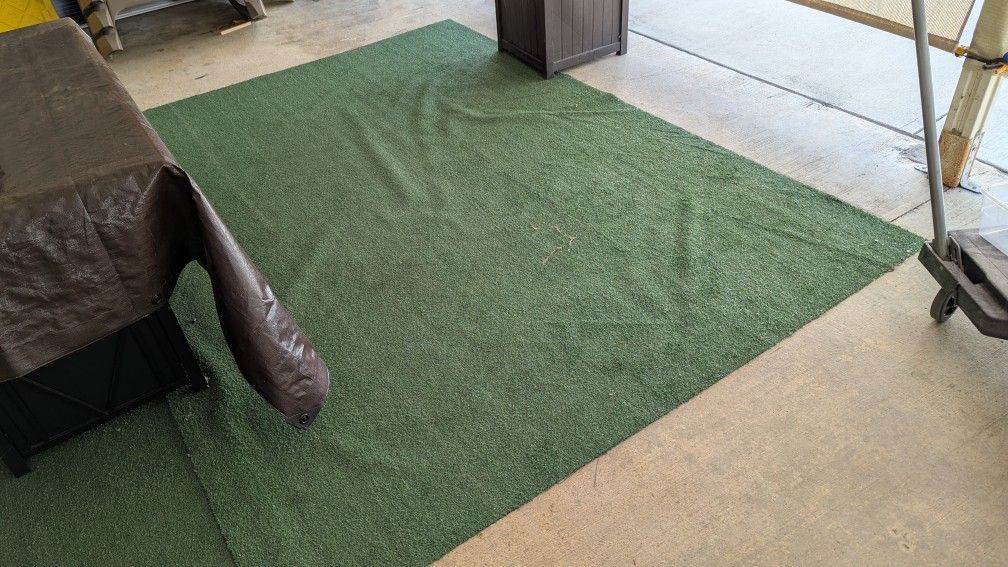 TrafficMaster Emerald Green Precut Turf 6 ft. x 8 ft. Artificial Grass Rug $15 EACH
