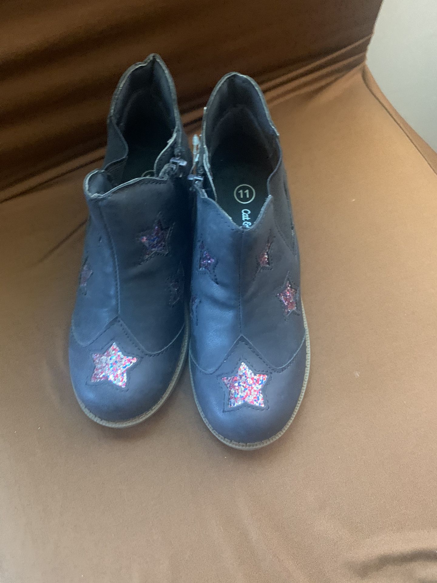 Girls boots size 11 new