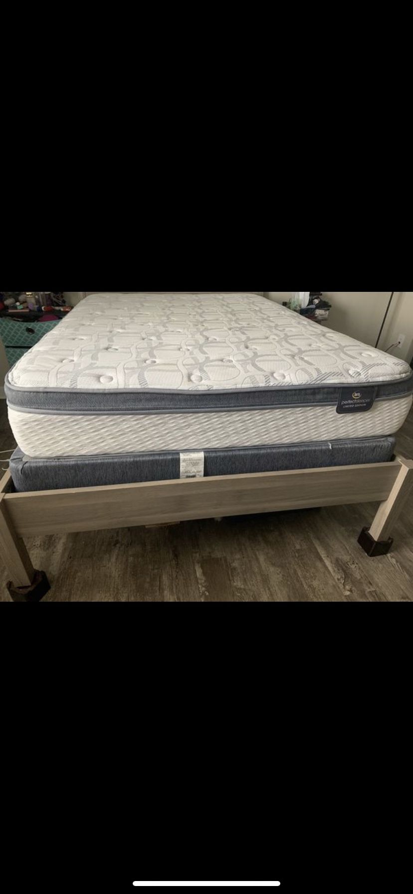 Serta Queen Pillow Top Mattress plush medium