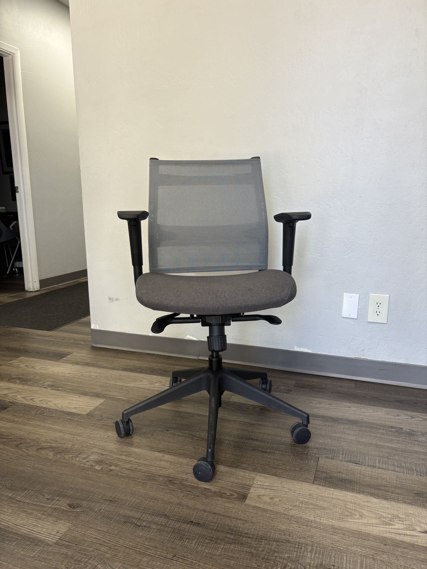 Office Desk CHAIR, Task Chairs, Large Stock Of Office CHAIRS