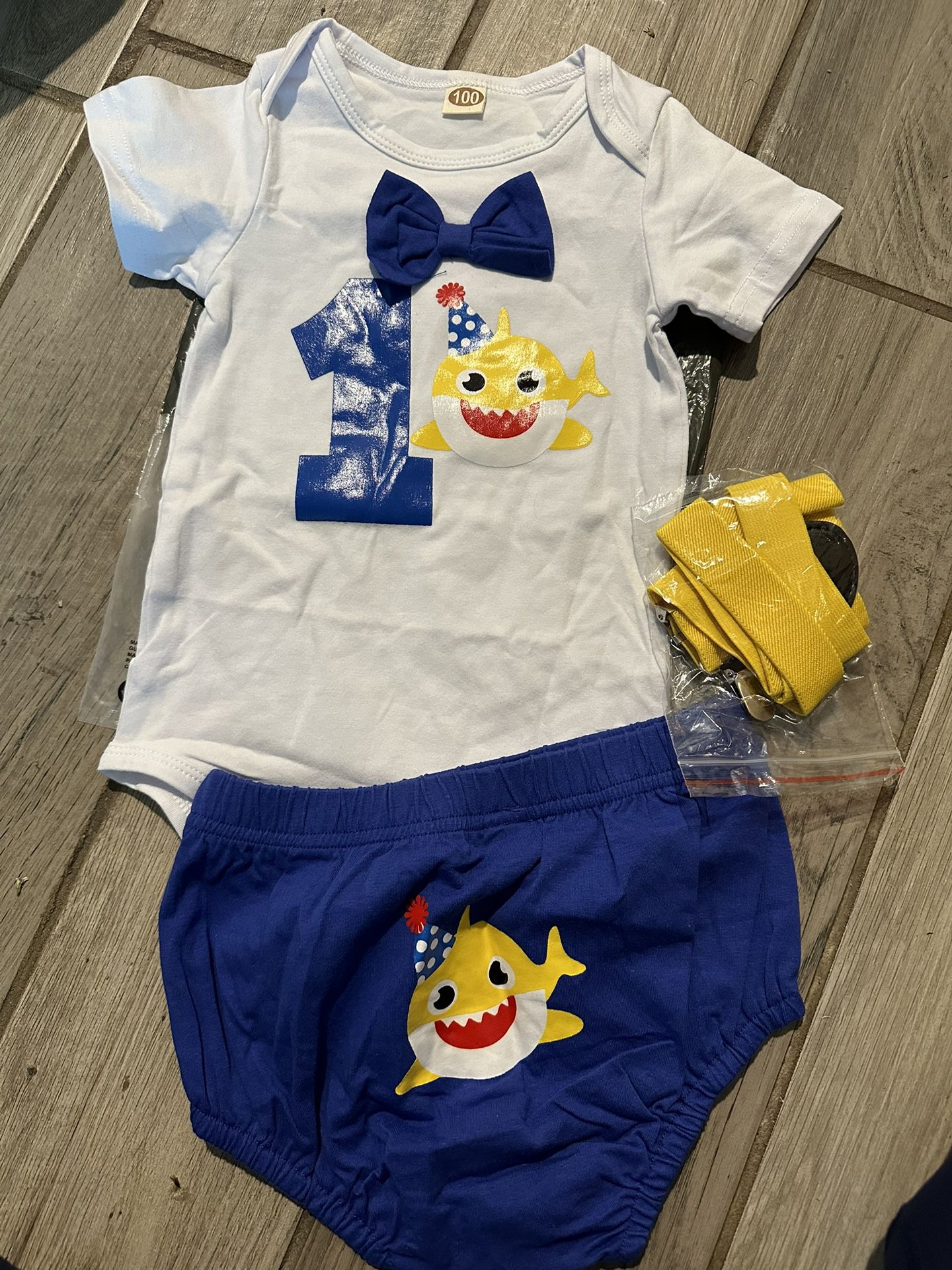 1st birthday Babyshark Outfit NEW