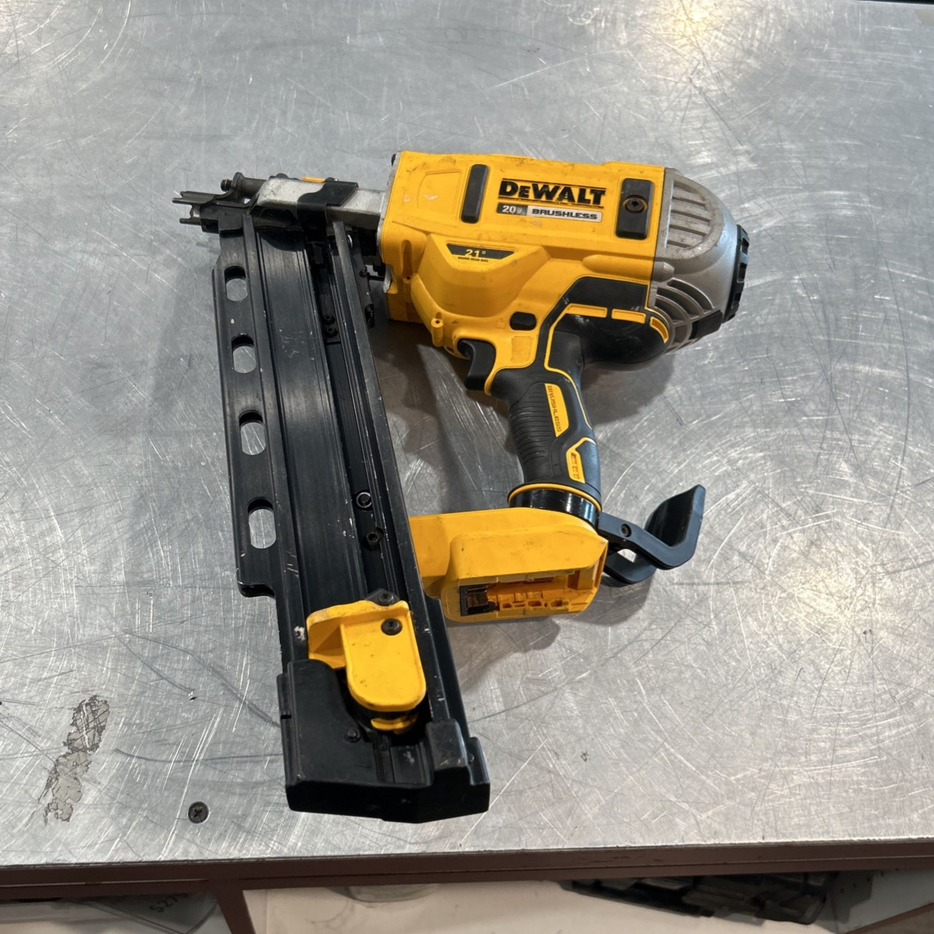 DEWALT NAILER 