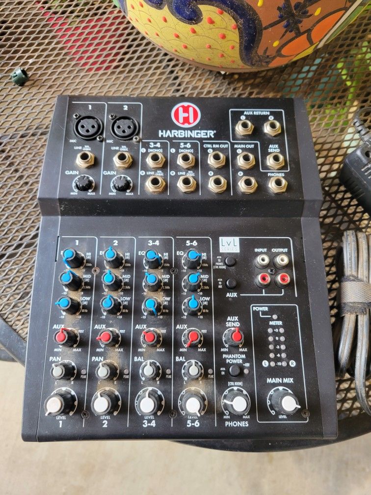 Harbinger L802 Mixer
